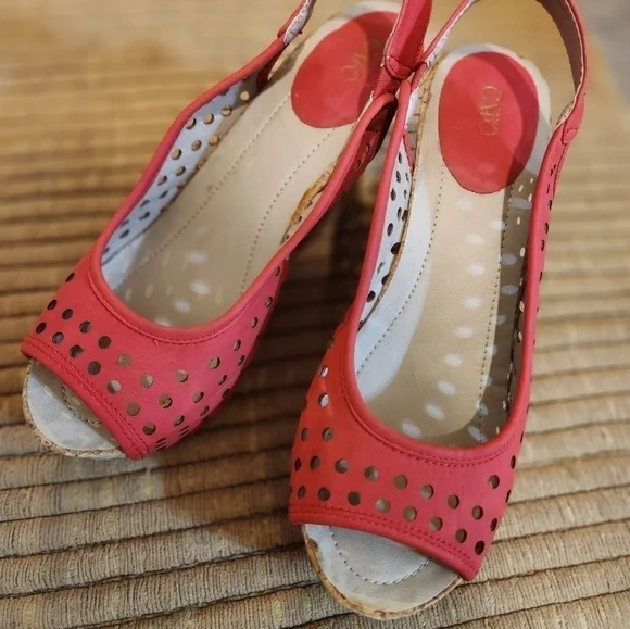 Red wedge sandals - Picture 3 of 7